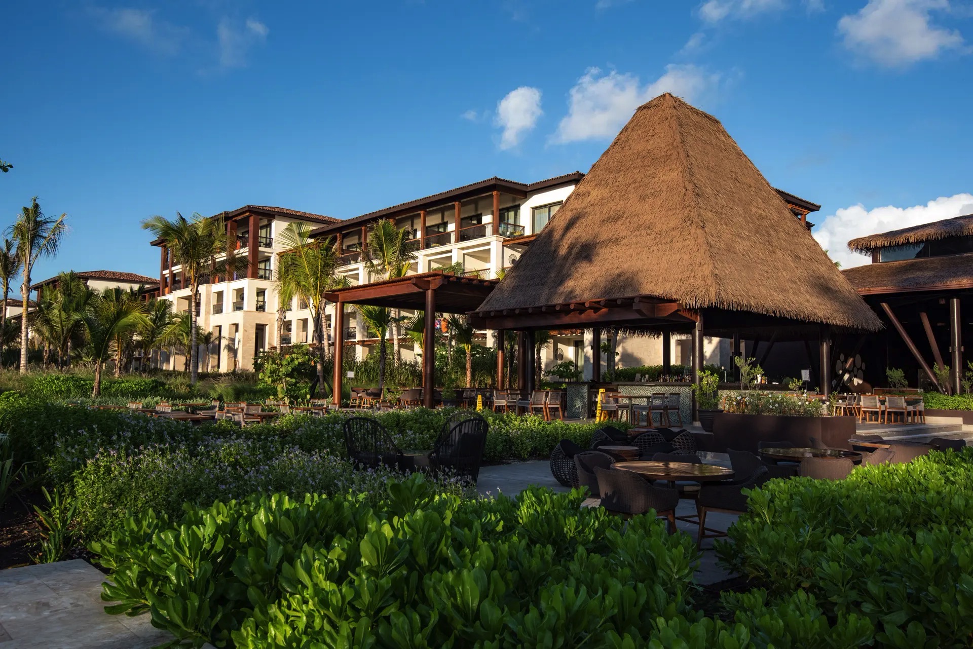 beach clubs lopesan costa bávaro resort spa & casino