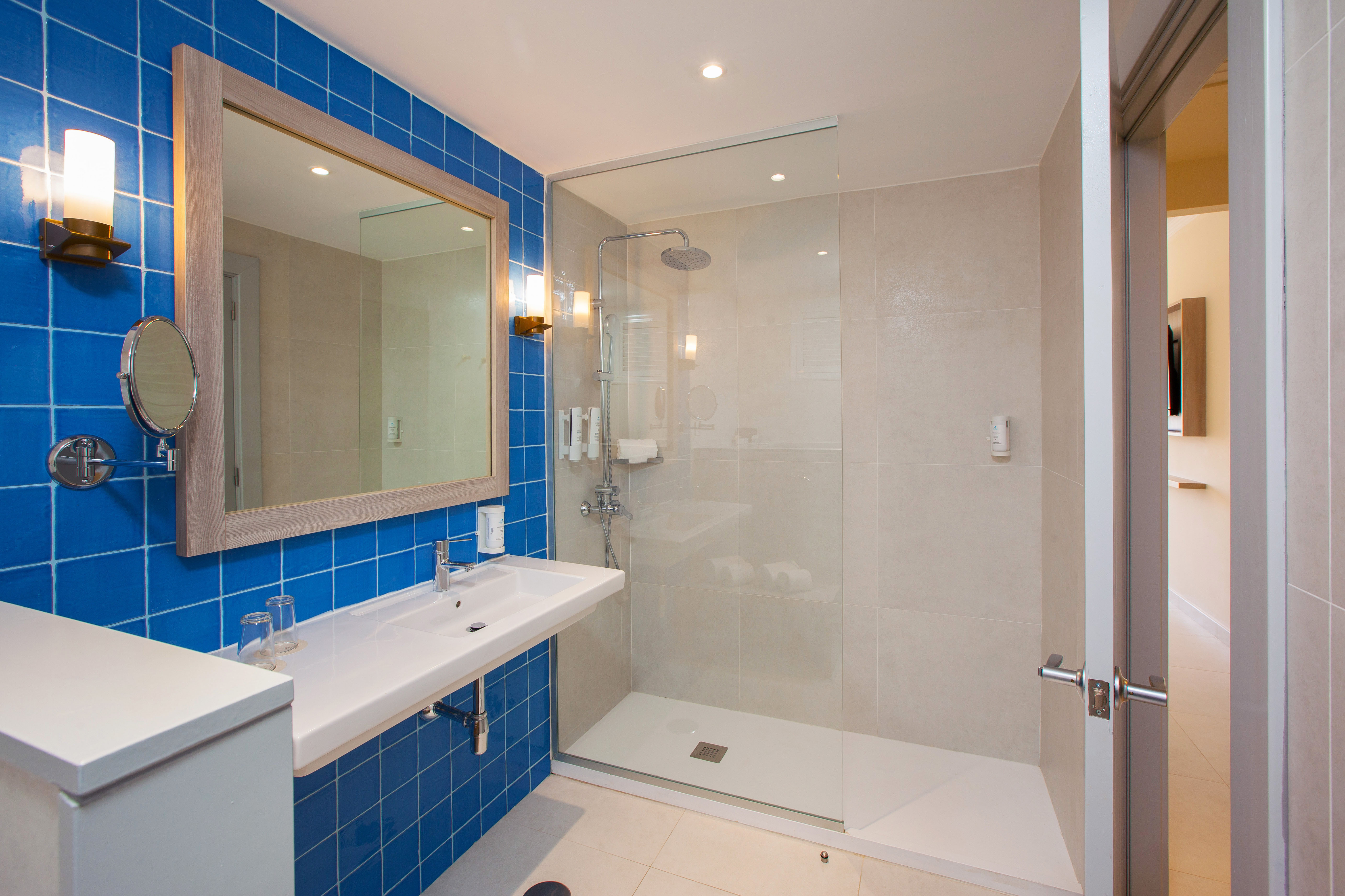 bathroom corallium dunamar double deluxe view room
