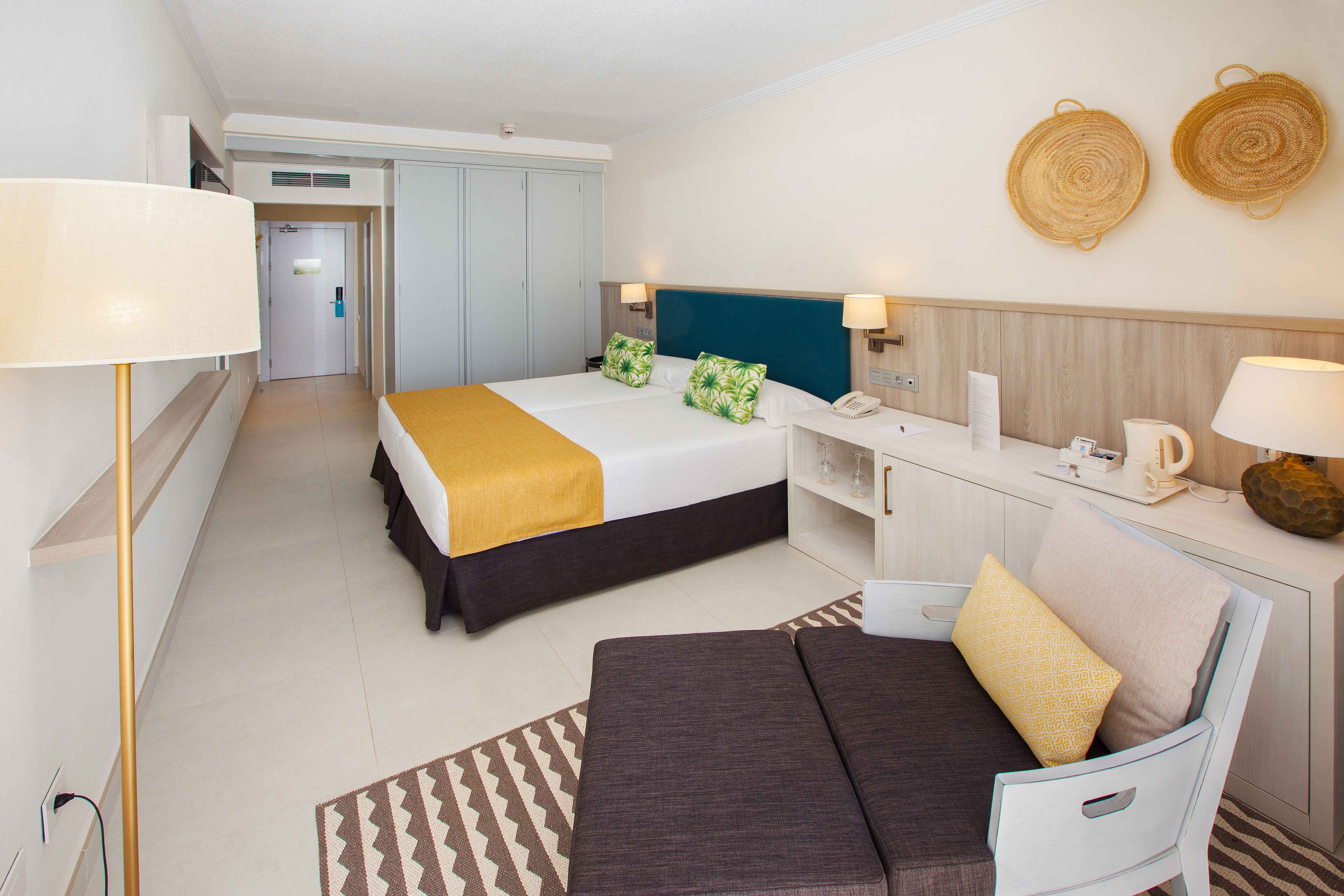 bett doppelzimmer standard corallium dunamar by lopesan hotels