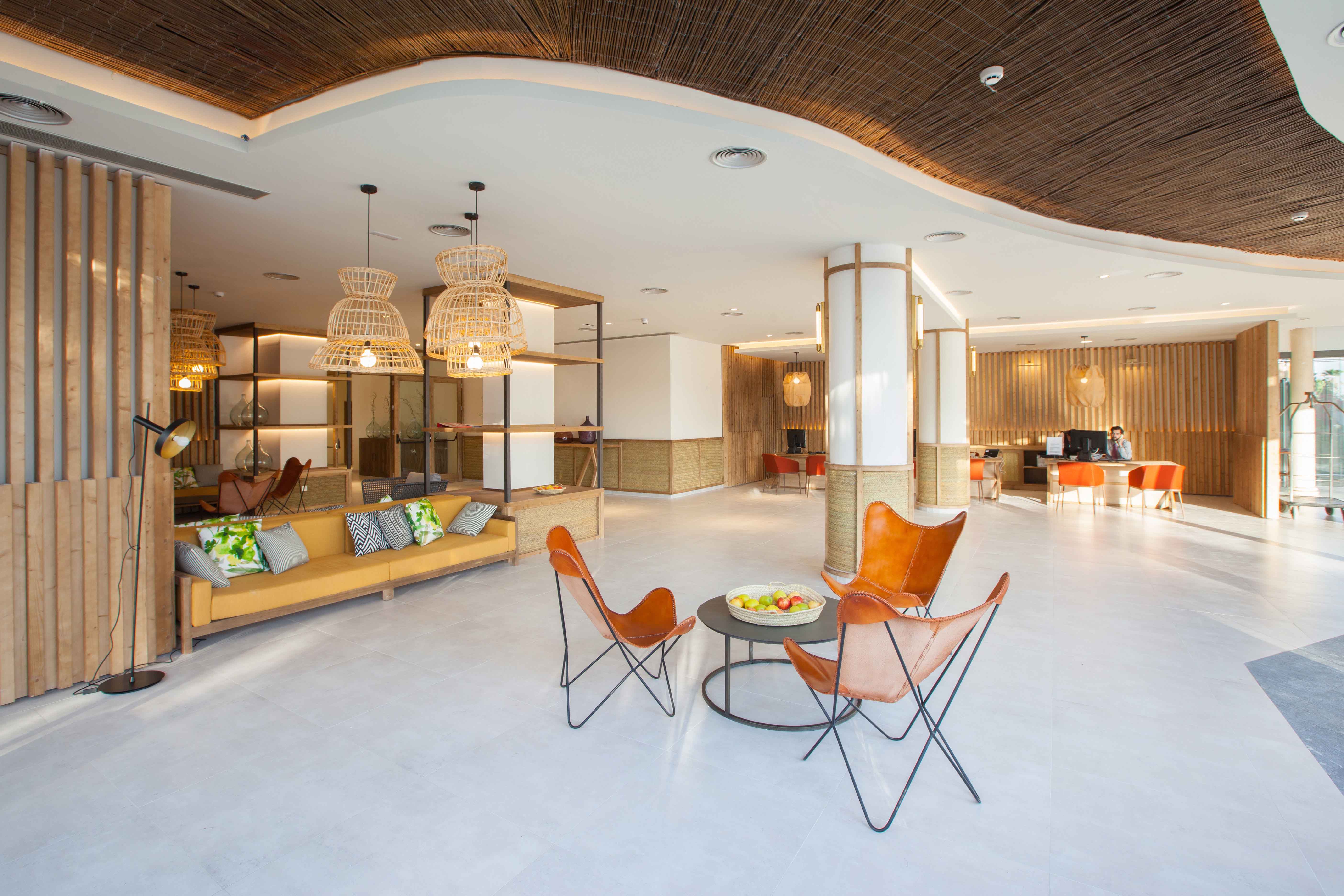 lobby hotel corallium dunamar
