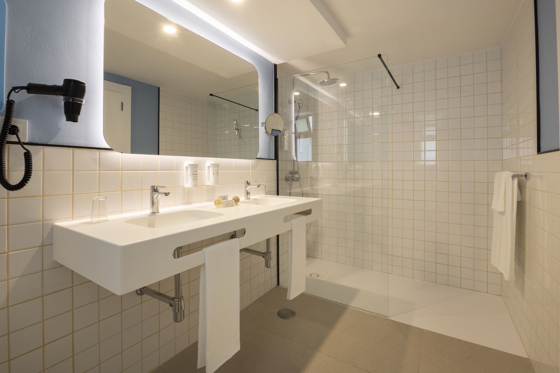 badezimmer doppelterrasse zimmer hotel abora interclub atlantic