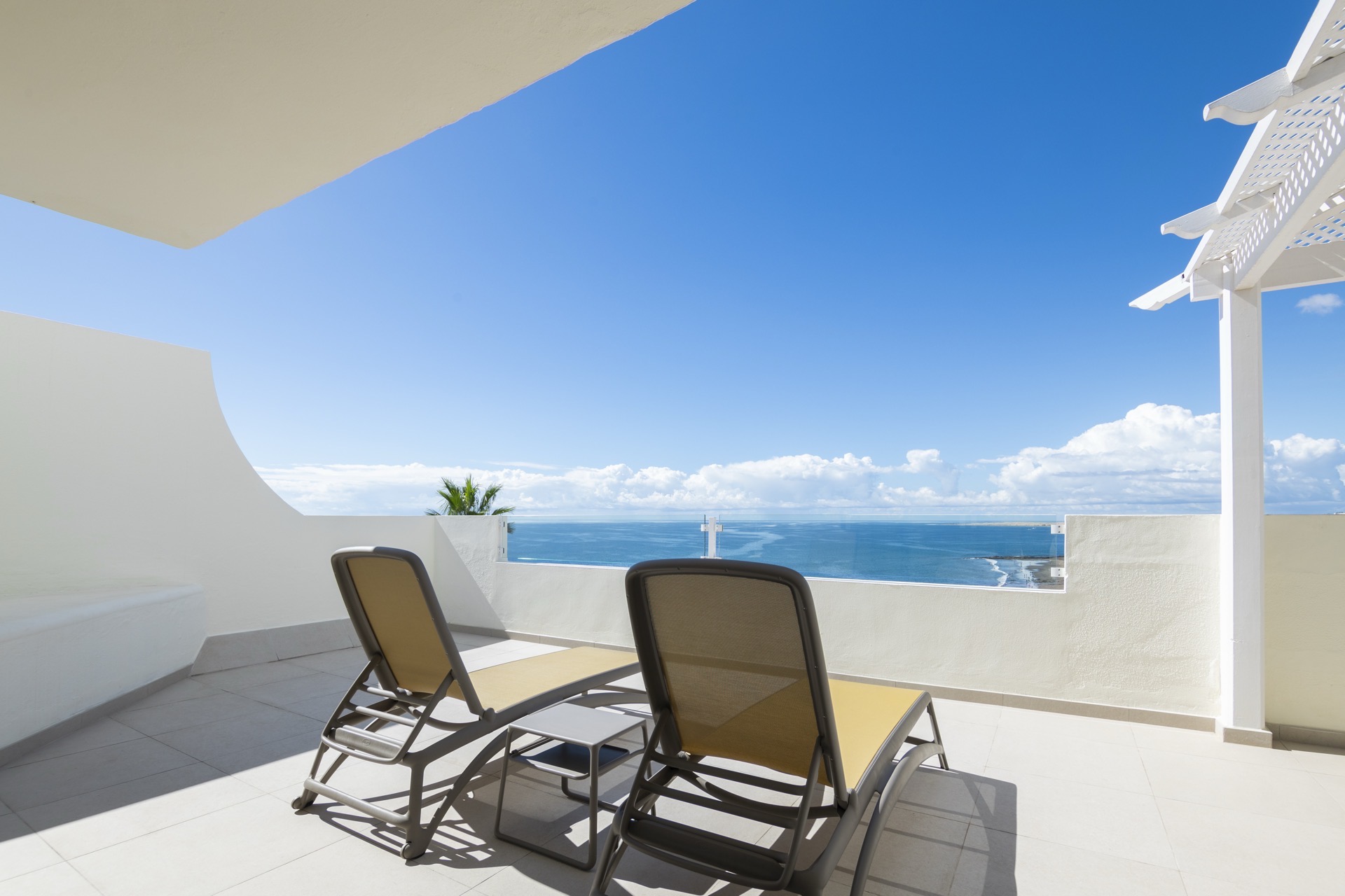 terrasse master suite meerblick zimmer hotel abora interclub atlantic