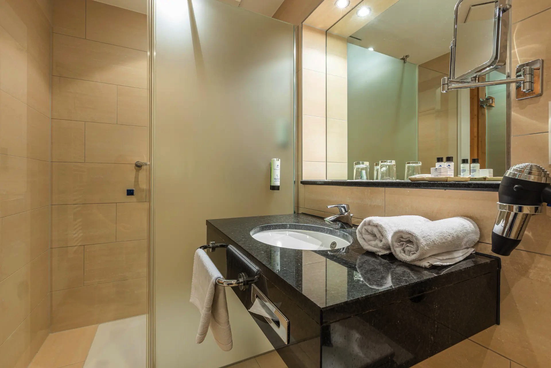 baño habitación doble estándar hotel ifa graal-müritz