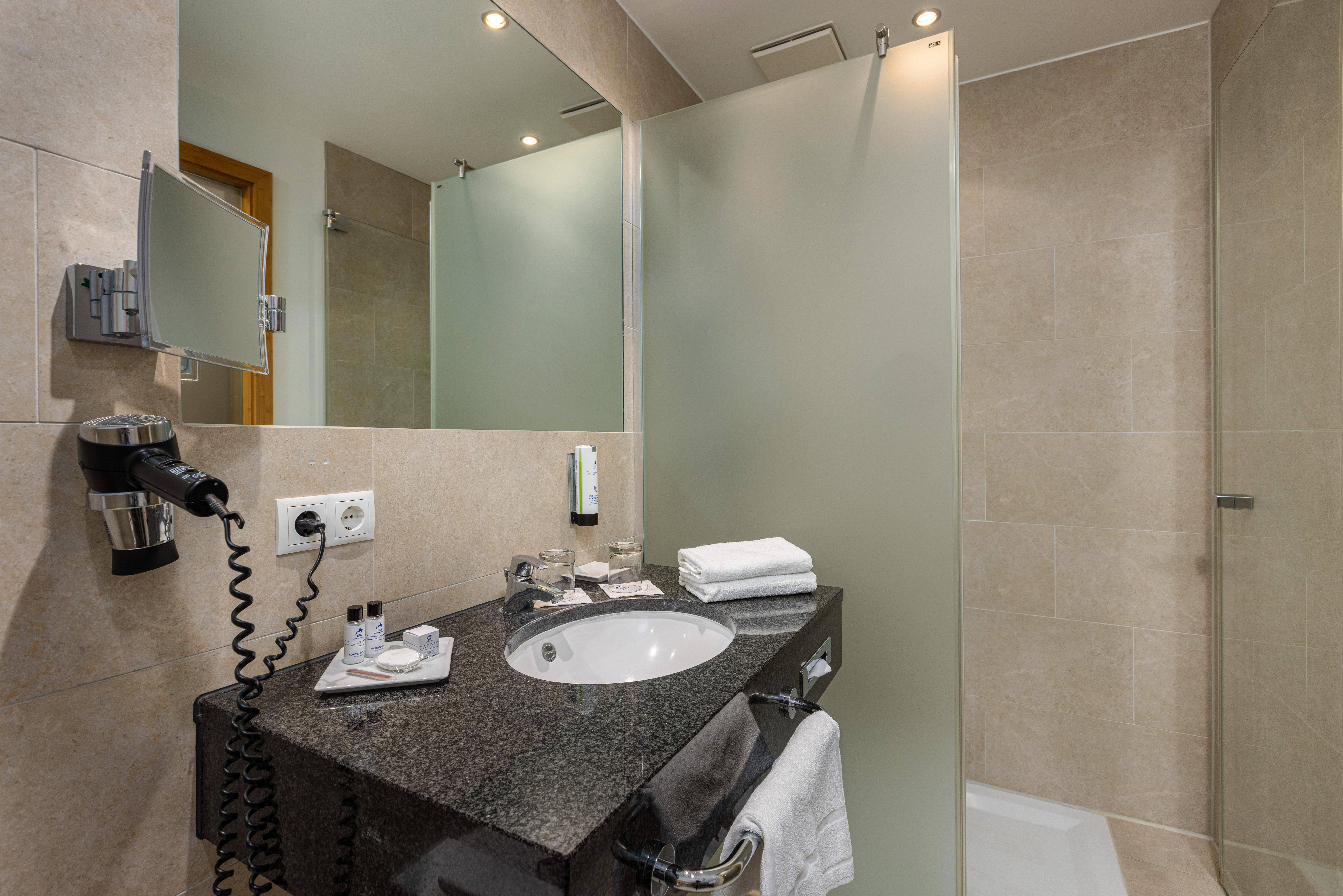 bathroom ifa graal-müritz hotel junior suite