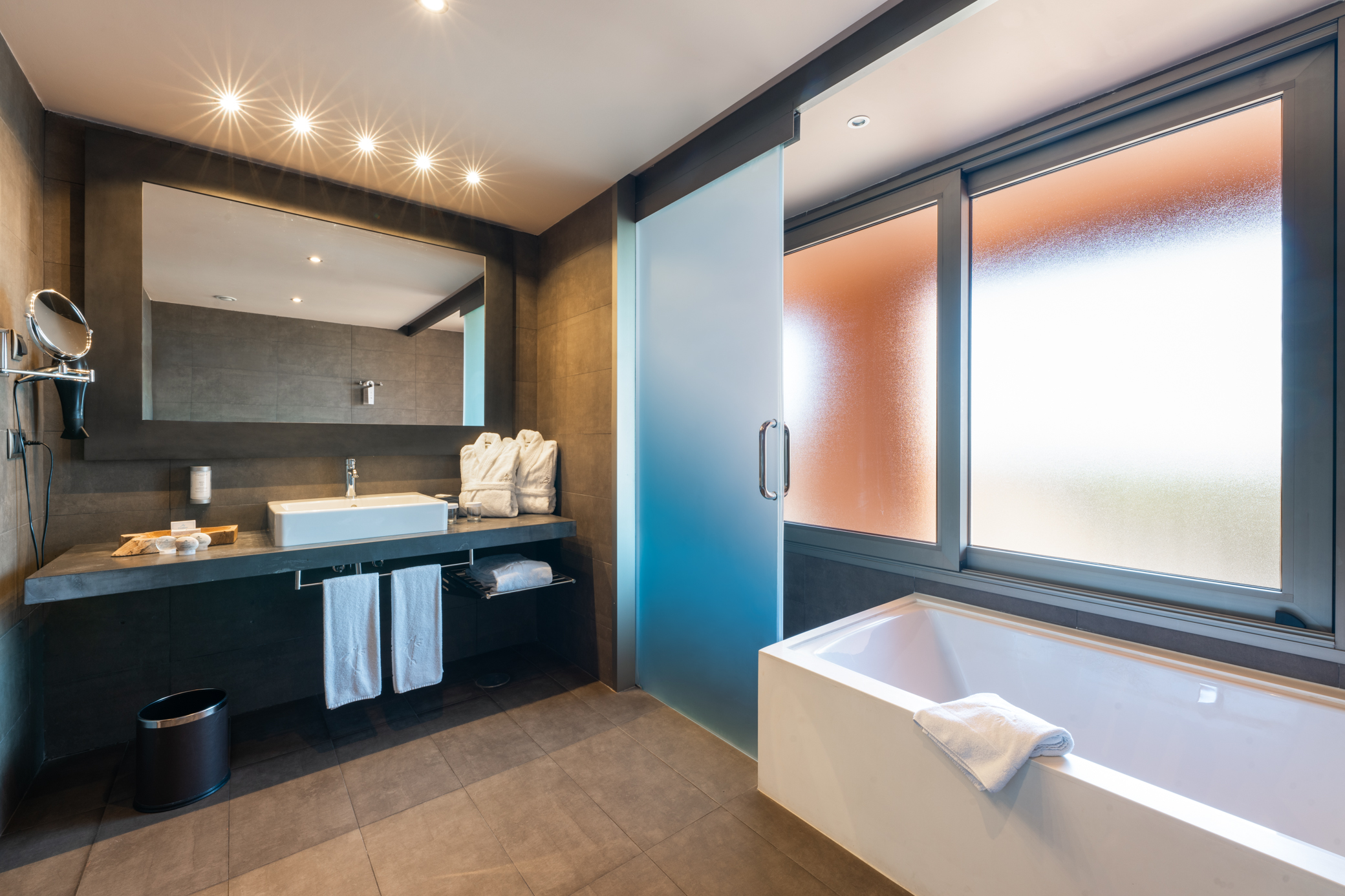 photos bathroom standard economy double rooms hotel lopesan baobab