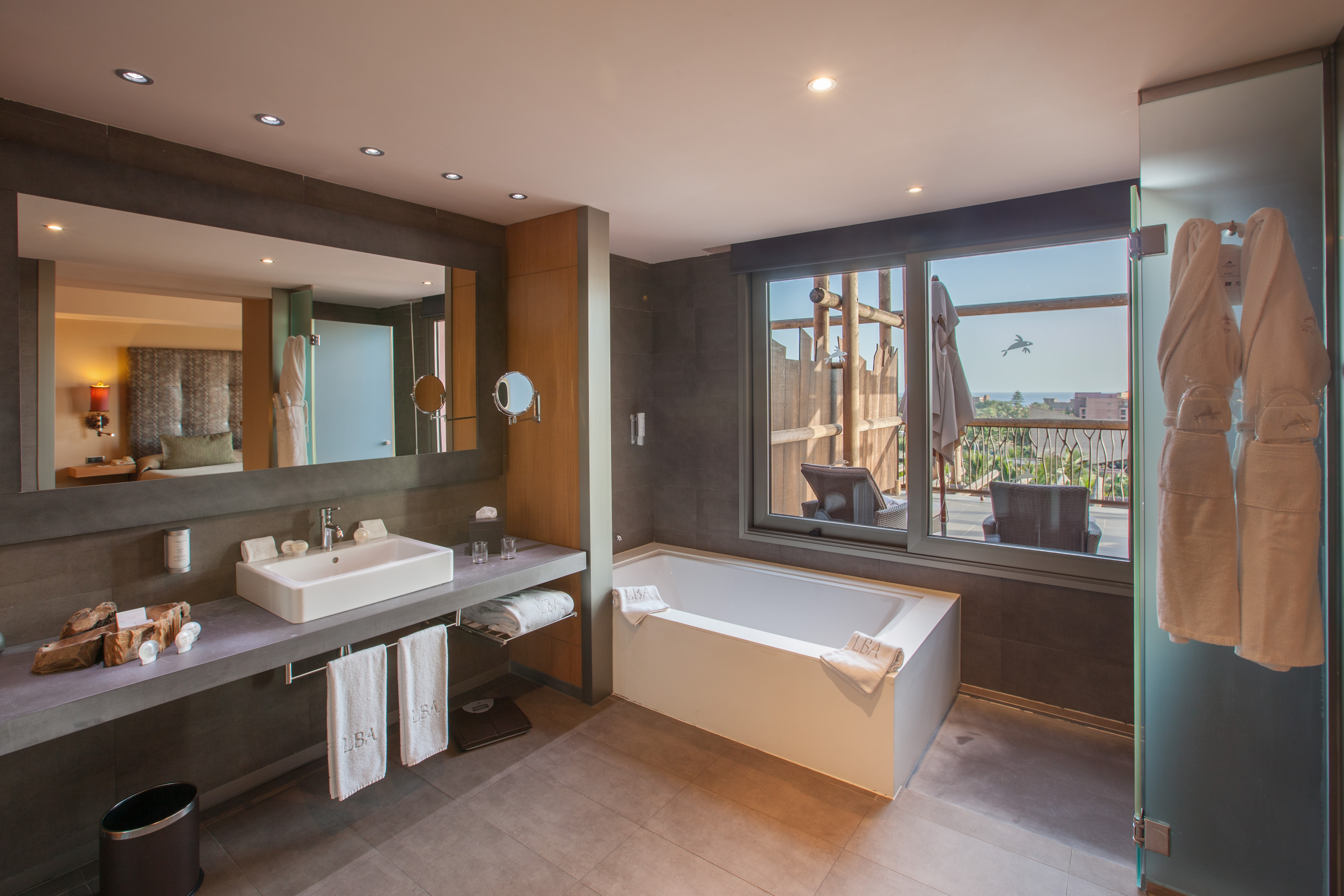 photos bathroom superior double rooms hotel lopesan baobab