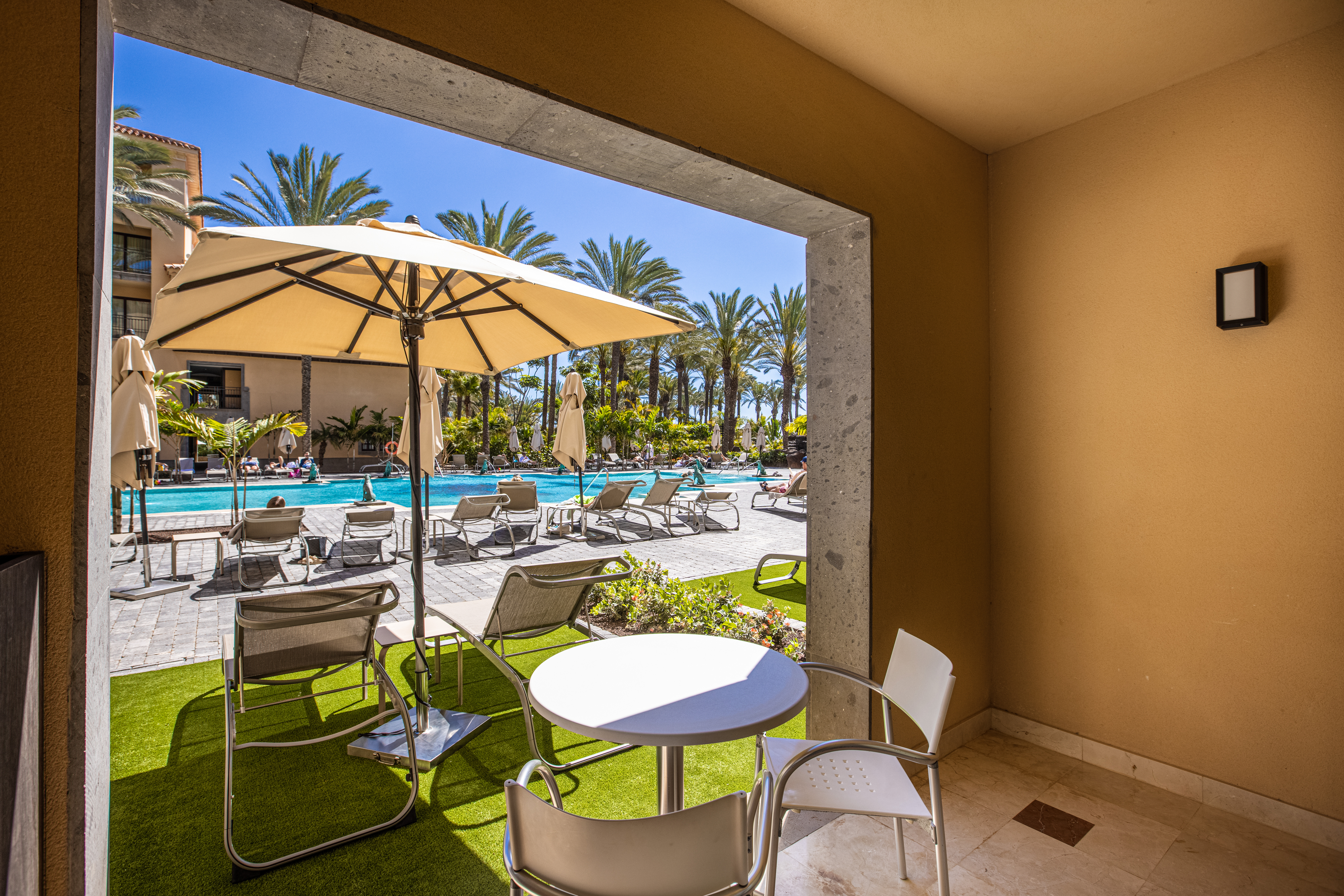 terraza habitación doble deluxe terrace resort lopesan costa meloneras