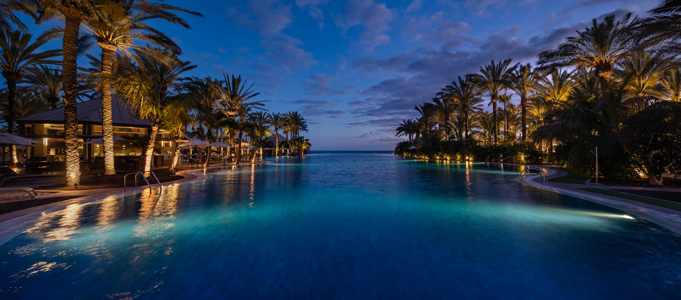 lopesan costa meloneras resort & spa el lago night pool