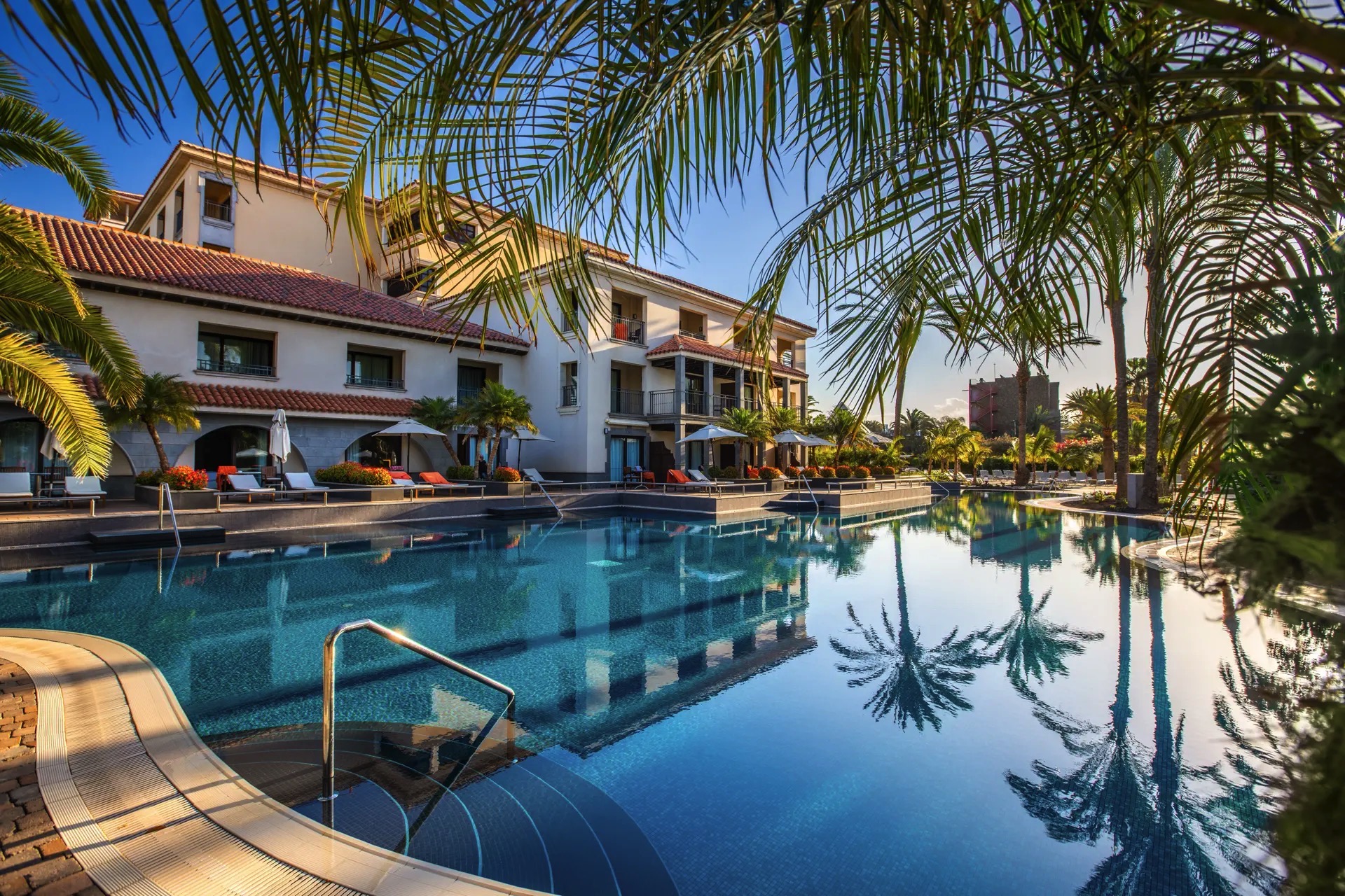 lopesan costa meloneras resort & spa unique pool area