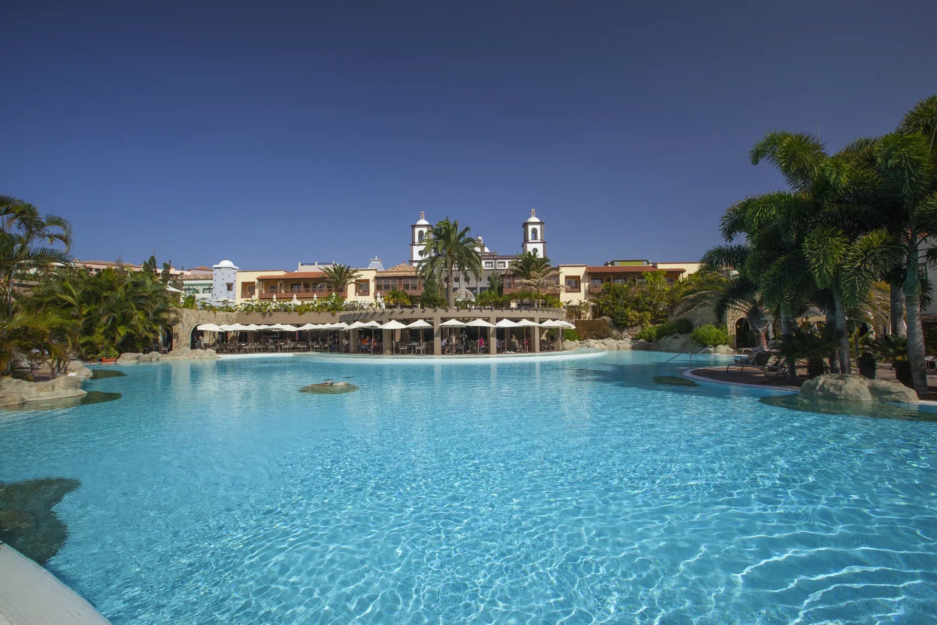 zona piscina lopesan villa del conde resort & thalasso