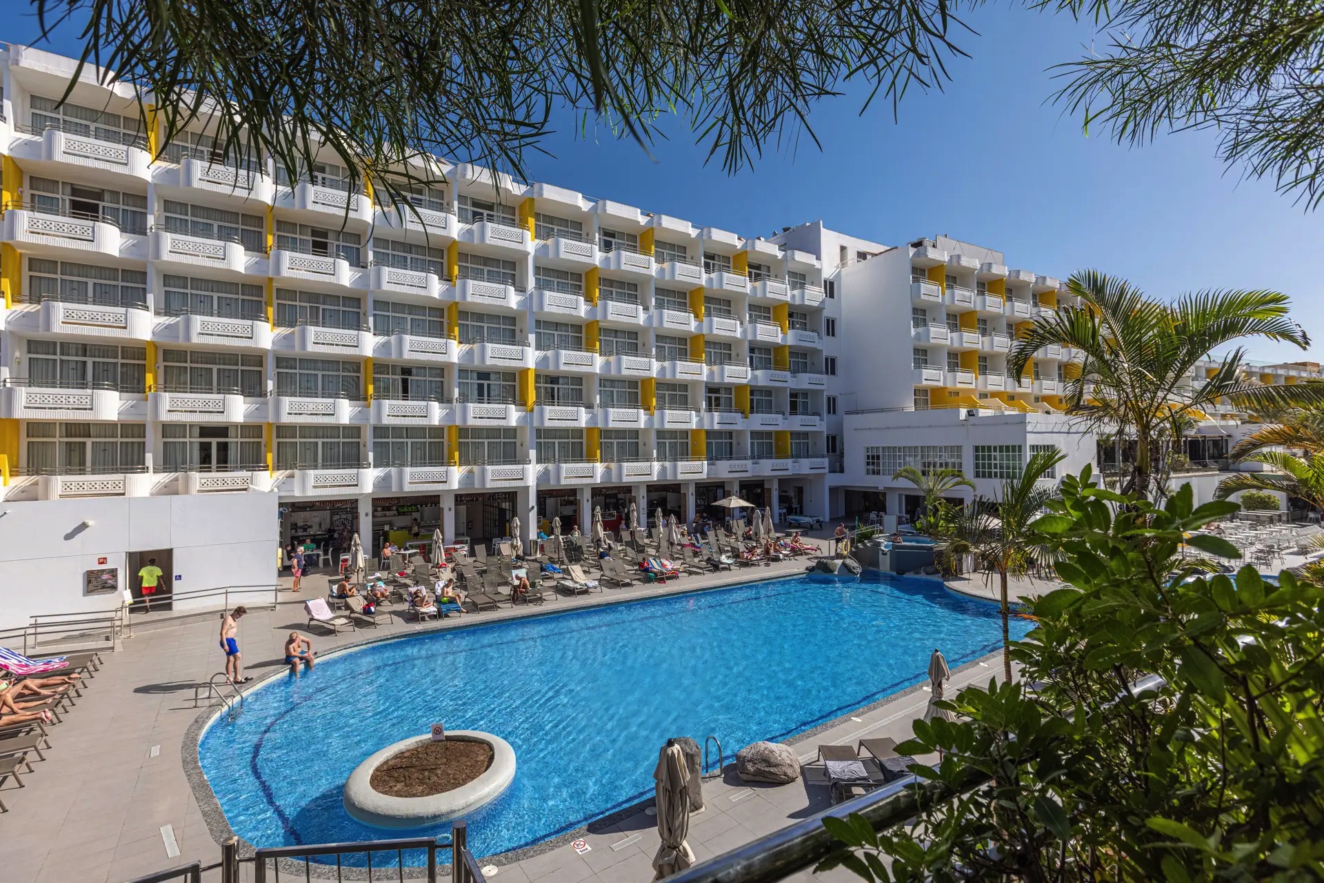 entspannungsbereich hauptpool abora catarina by lopesan hotels