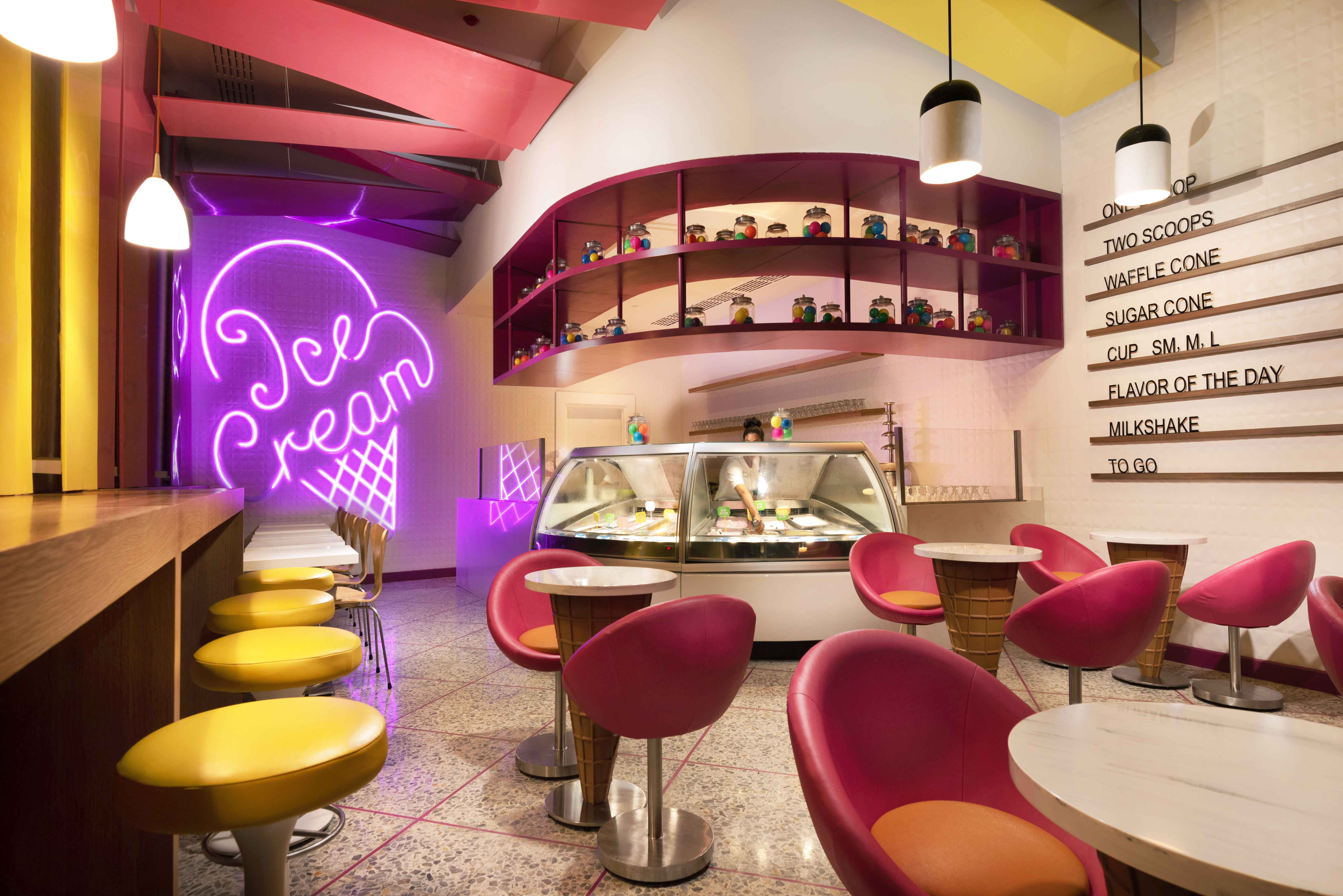 Iceberg Ice Cream Shop desserts and ice creams at Lopesan Splash Cove