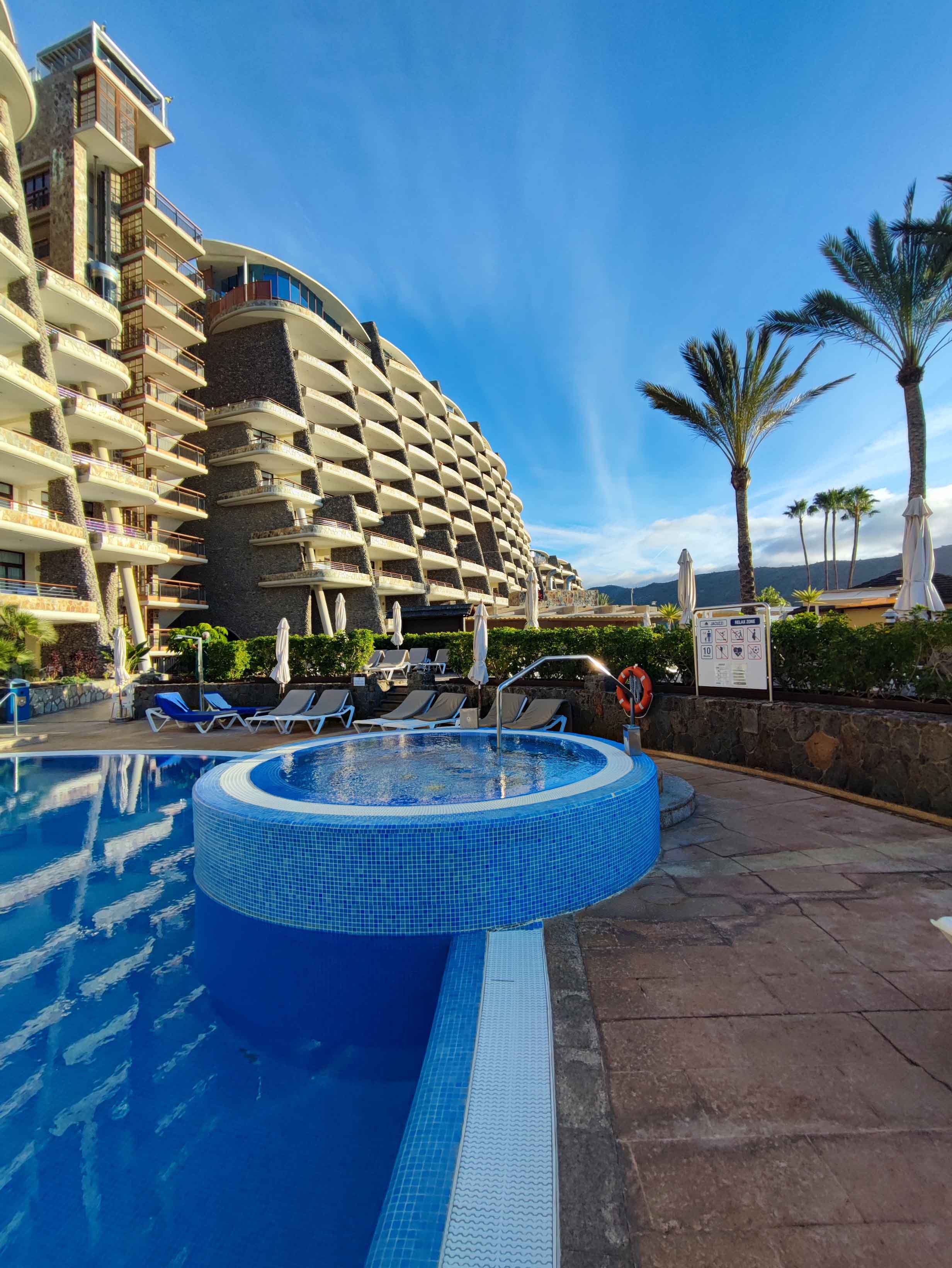 jacuzzi exterior con vistas al mar Anfi del Mar Resorts