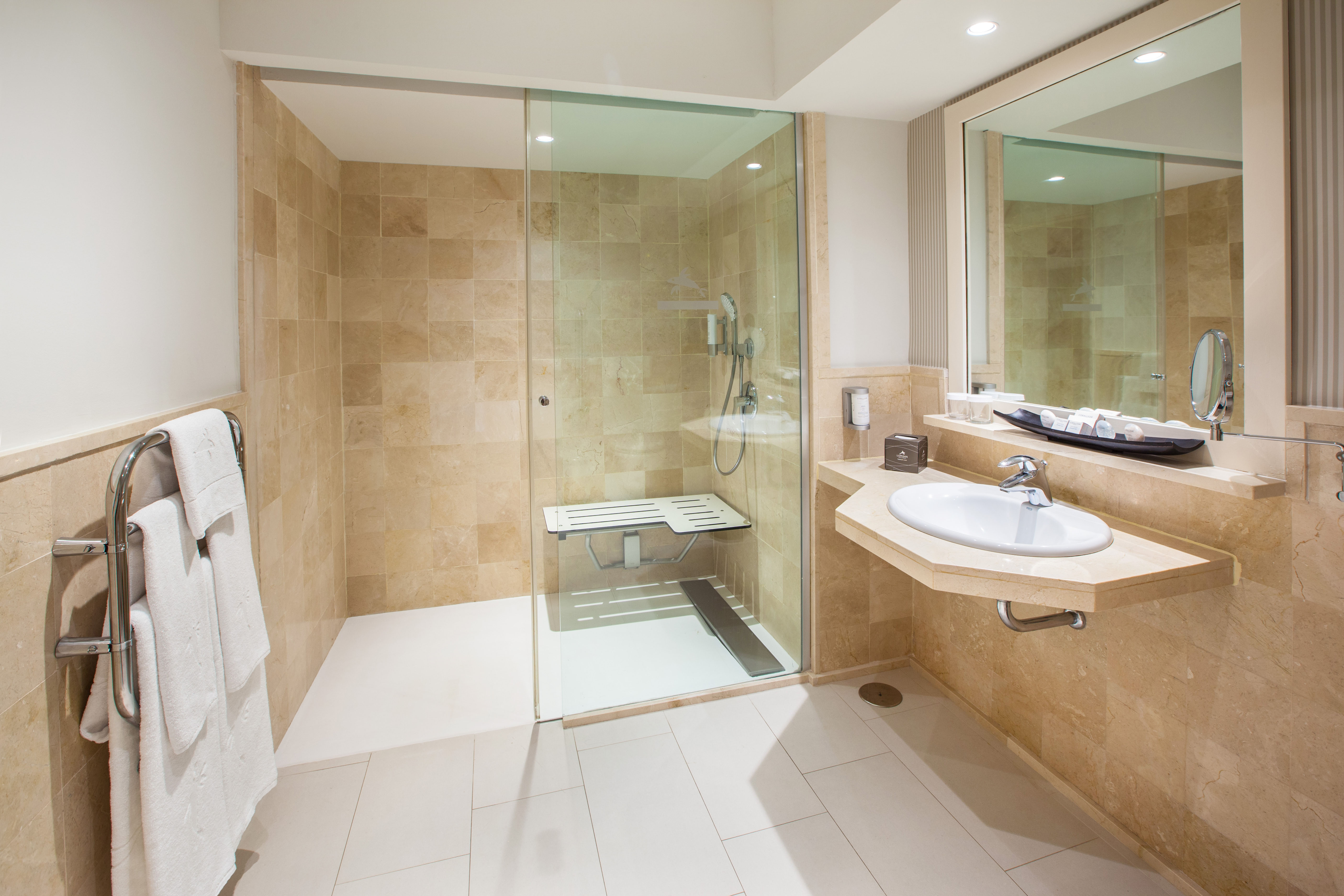 images and photos hotel lopesan villa del conde resort & thalasso room adapted bathroom