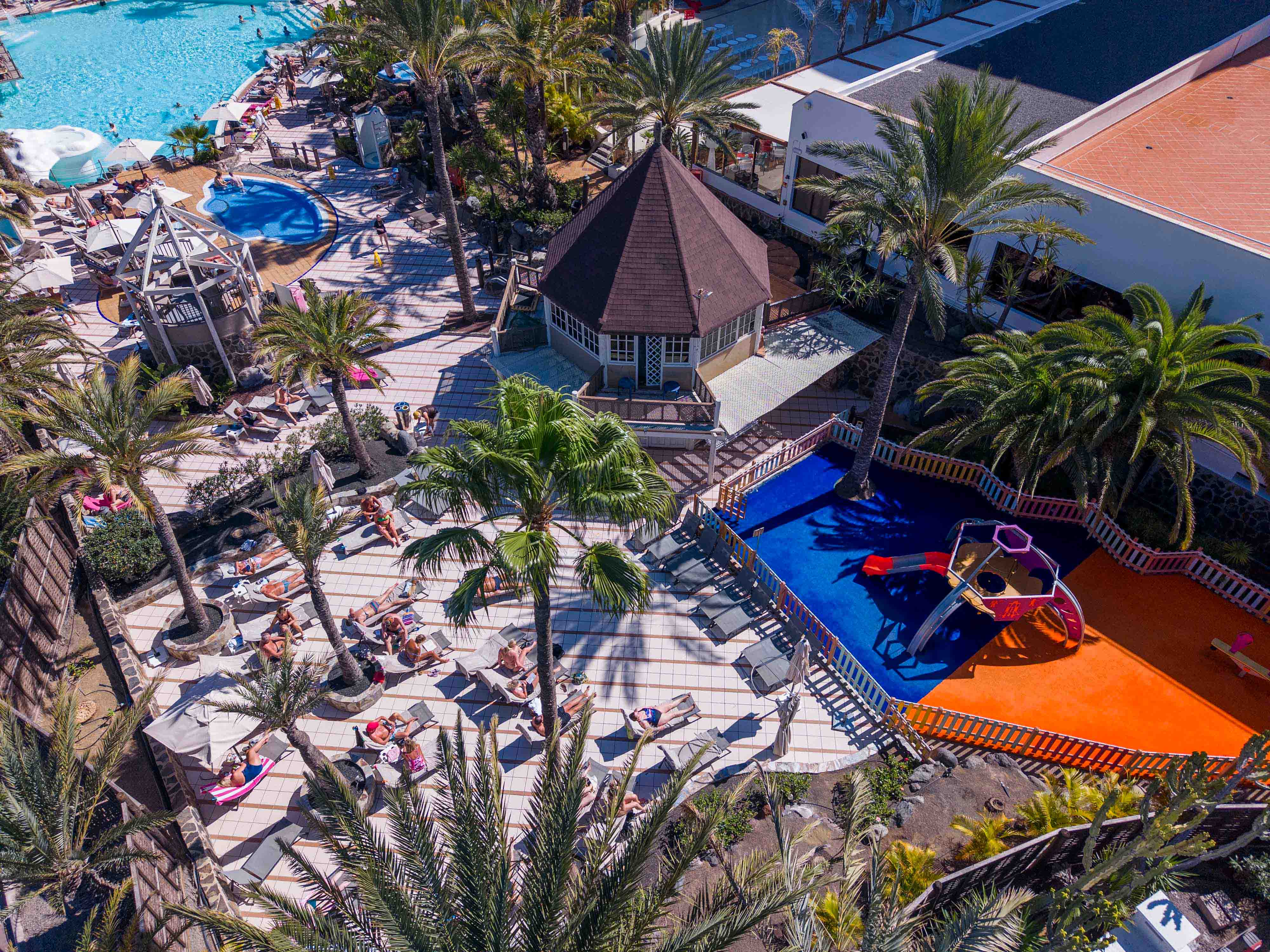 exterior pools abora continental by lopesan hotels
