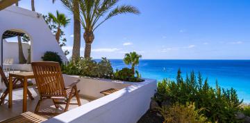 	Eingerichtete Terrasse des Superior Bungalows der IFA Villas Altamarena	