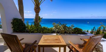 	Imagen frontal del mar desde la terraza del bungalow superior magnifique de las IFA Villas Altamarena	