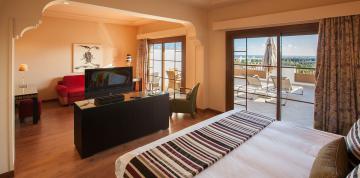 	Interior alojamiento doble deluxe vista del hotel Lopesan Villa del Conde Resort & Thalasso 	