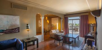 	Wohnzimmer der Superior Suiten des Hotel Lopesan Villa del Conde Resort & Thalasso 	