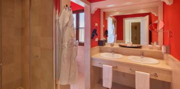 	Shower in the Royal Suite at the hotel Lopesan Villa del Conde Resort & Thalasso 	