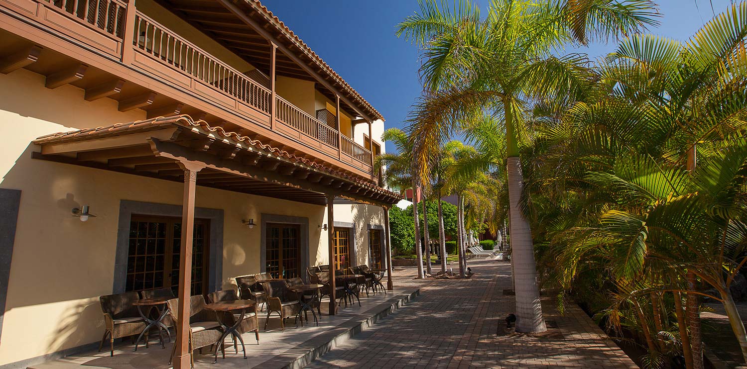 	Terrace of the Zythum pub in the hotel Lopesan Villa del Conde Resort & Thalasso 	