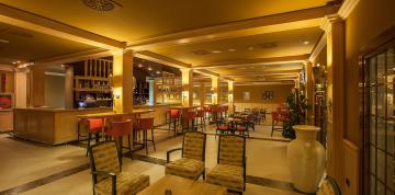 	Interior lounge of the Zythum pub in the hotel Lopesan Villa del Conde Resort & Thalasso 	