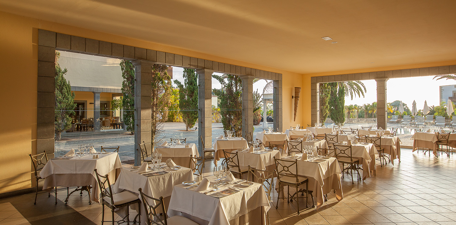 	Interior of the La Plaza buffet at the hotel Lopesan Villa del Conde Resort & Thalasso 	