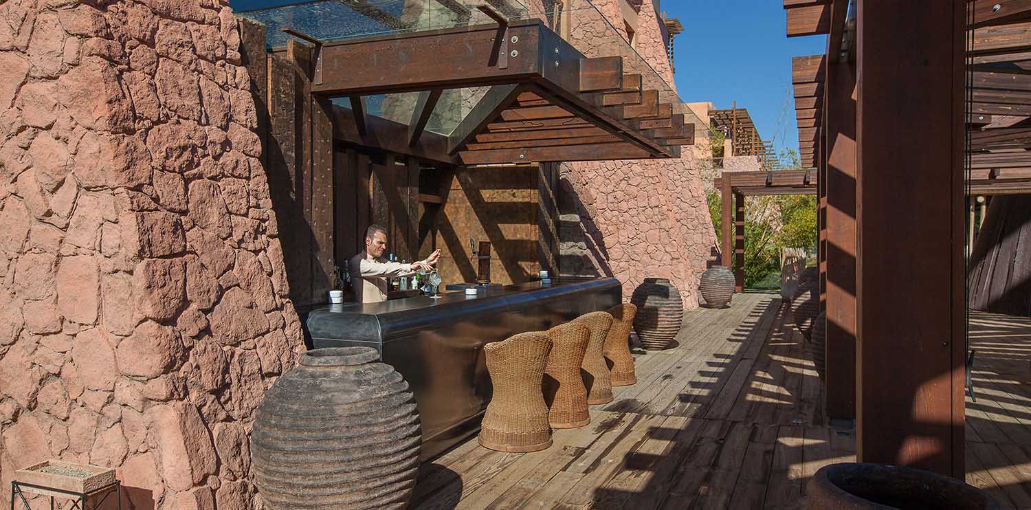 	Outdoor bar of the Samuel Baker bar at the hotel Lopesan Baobab Resort	