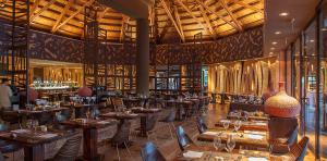 	Imagen amplia del interior del buffet Baobab del hotel Lopesan Baobab	