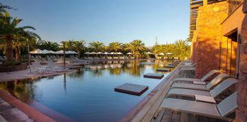 	Ruhiger Swimmingpool des Hotel Lopesan Baobab Resort	