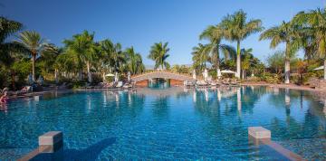 Image de la piscine du lac de l'hôtel Lopesan Baobab Resort