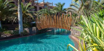 	Bridge in the swimming pools at the hotel Lopesan Baobab Resort	