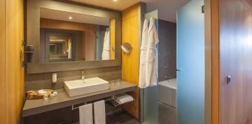 	Interior of the bathroom of the Double Standard View rooms at the Lopesan Baobab Resort	
