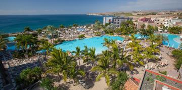 Vue aérienne de la piscine de sable de l'hôtel Lopesan Villa del Conde Resort & Thalasso