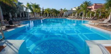 	Picture of the peaceful swimming pool at the hotel Lopesan Villa del Conde Resort & Thalasso 	