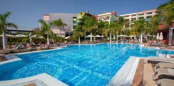	Photo of the peaceful swimming pool at the hotel Lopesan Villa del Conde Resort & Thalasso 	