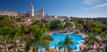 Image aérienne de la piscine tranquille de l'hôtel Lopesan Villa del Conde Resort & Thalasso