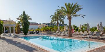 Piscine buffet à l'hôtel Lopesan Villa del Conde Resort & Thalasso