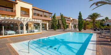 	Piscina junto al buffet del hotel Lopesan Villa del Conde Resort & Thalasso	