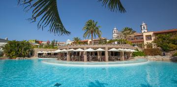 	Seitenansicht der Swimmingpool-Bar des Hotel Lopesan Villa del Conde Resort & Thalasso	