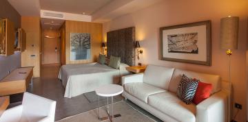 Intérieur des chambres doubles de luxe avec piscine du Lopesan Baobab Resort