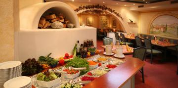 	Food presentation at the IFA Breitach Hotel buffet	