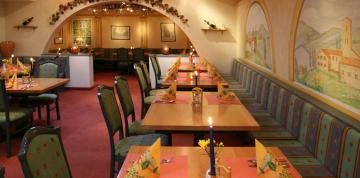 	Tables and armchairs in the IFA Breitach Hotel buffet	