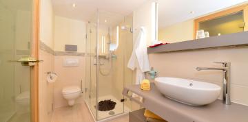 	Bathroom in the IFA Alpenhof Wildental Hotel Single standard view room	
