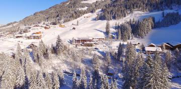 Extérieur de l'hôtel enneigé IFA Alpenhof Wildental