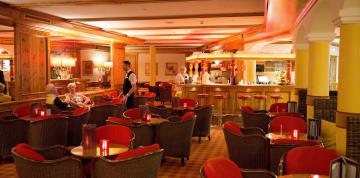 	Waiter and guests at the IFA Alpenrose Hotel bar	