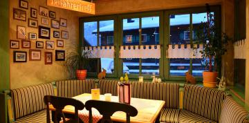 	Ecke Sáchterl Bar IFA Alpenrose Hotel	