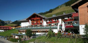 	Exterior during the summer of the IFA Alpenrose Hotel 	