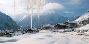 	Schnee rund um das IFA Alpenrose Hotel 	