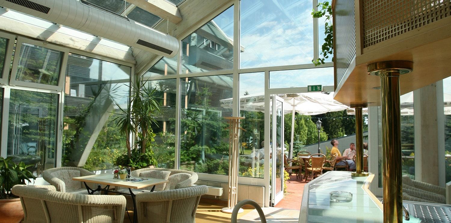 	Blick von der Wintergarten-Bar des IFA Schöneck Hotel & Ferienpark	